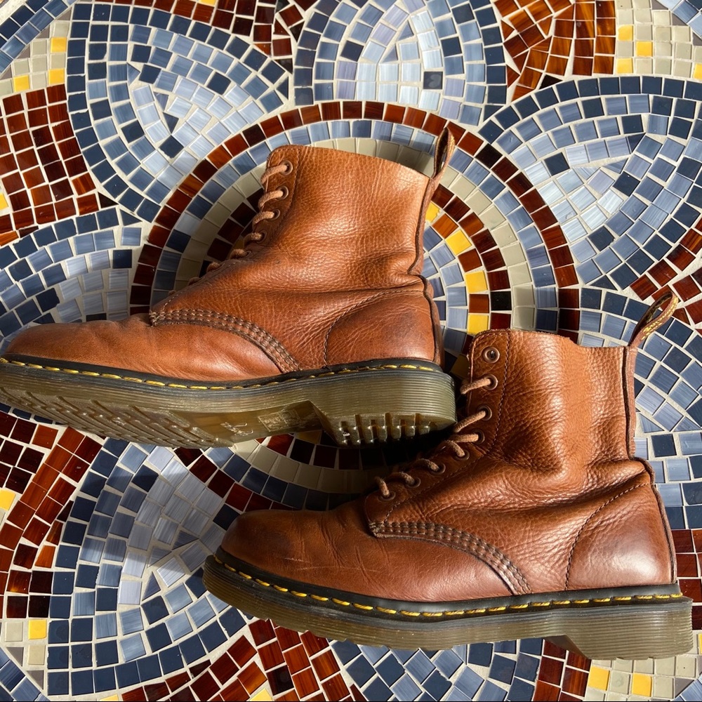 Dr. Martens - Soft leather tan pascal lace up boot